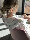 Ručni rad spretnih žena i romantizam odlikuju svaki komad
