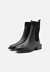 Paul Smith - 448,47 eura