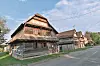 Krapje, Lonjsko polje, 180718. Moslavina. Obilazak malih poduzetnika u Moslavini sa Marijanom Petir zastupnicom u Europskom parlamentu. Na fotografiji: Etno selo Krapje. Krasnodar Persun / CROPIX