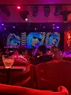 U kabareu Crazy Horse prikazuju se plesno-erotski spektakli