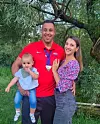 Filip Mihaljević sa suprugom Gabrijelom i sinom Lovrom