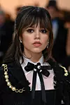 Cijelu prošlu godinu Jenna Ortega nas je oduševljavala svojim gothic izdanjima