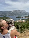 Ljepote otoka obožava istraživati u društvu svog ljubimca