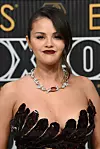 Selena Gomez vamp look je isfurala na ovogodišnjoj dodjeli nagrada Emmy