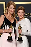 Laura Dern i Renee Zellweger na dodjeli Oscara 2020. u Los Angelesu