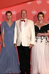 S ujakom, princem Albertom i njegovom suprugom, princezom Charlene na balu Crvenog križa