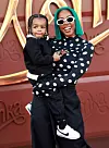 Kelly Rowland je cijeli look zaokružila sunčanim naočalama s bijelim okvirom