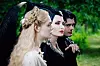 Elle Fanning s Angelinom Jolie i Samom Rileyjem 2019., u prvom nastavku filma ‘Zlurada‘