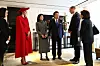 Kate u crvenom kaputu brenda Catherine Walker čija je cijena 3436,86 eura