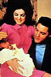 Elvis i Priscilla Presley s kćerkicom Lisom Marie