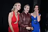 Emily Blunt nosila je haljinu Louis Vuitton, Meryl Streep bila je u pradi dok je Anne Hathaway izabrala vitnage kreaciju Atelier Versace