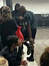 Kanye West, sada poznat kao Ye, na tajnoj košarkaškoj utakmici njegove Akademije Donda.