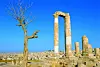 Amman je jedan od najstarije naseljenih gradova na svijetu i sve povijesne znamenitostikoncentrirane su u istočnom dijelu, a među njima je i tvrđava Amman na brdu Jebel al-Qala'a, na oko 850 metara nadmorske visine.