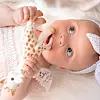 Sophie la Girafe već je desetljećima omiljena prva bebina igračka
