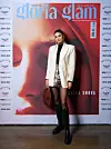 Pamela Smoljanić u visokim čizmama, šljokičastoj suknji brenda Edited i bijelom sakou
