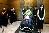 Zagreb, 170820. Groblje Mirogoj. Posljednji ispracaj glazbenika i skladatelja Rajka Dujmica na zagrebackom Krematoriju. Na fotografiji: obitelj Rajka Dujmica, Ana Rucner, Jasmin Stavros. Foto: Zeljko Puhovski / CROPIX