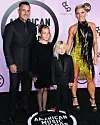 Sretna obitelj: tata Carey Hart, klinci Willow, James i mama Pink