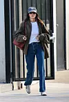 Kendall Jenner velika je ljubiteljica traperica ravnog kroja i nosi ih na različite kombinacije
