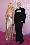 Nekad je prepravljala muška odijela, a sada se druži s dizajnerima poput Donatelle Versace
