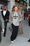 Zendaya noseći viralnu Loewe majicu s natpisom I Told Ya, koju je nosila i u filmu 'Izazivači'