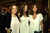 Angelina Jolie s mamom Marcheline Bertrand i kumom Jacqueline Bisset u Los Angelesu 2001.