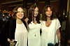 Angelina Jolie s mamom Marcheline Bertrand i kumom Jacqueline Bisset u Los Angelesu 2001.