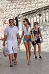 Dubrovnik 140712. Na vikend u Dubrovnik stigli su Ivan Todoric i njegova dugogodisnja djevojka Milica Mihajlovic. Stigli su kasno sinoc, a jutos su se spustili do Straduna popiti kavu. Na slici je mladi par na putu od Straduna prema kuci, ispred dominikanskog samostana. Obitelj Todoric posjeduje kucu u Dubrovniku. Foto: Sinisa Sunara / Cropix