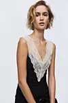 Lace-trimmed top - 19,99 eura