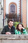 Andro Vrdoljak radi kao asistent scenografije, a Elizabeta Brodić kao voditeljica na Narodnom radiju