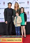 Ben Stiller s obitelji ispred Kineskog Teatra u Los Angelesu kada je na stazi slavnih ostavio svoje otiske