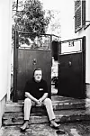 Arsen ispred rodne kuće u Šibeniku