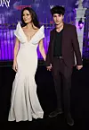 Catherine Zeta-Jones blista u društvu svog sina Dylana Douglasa na premijeri showa ”Wednesday”