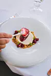 Sorbet od višnje i cvijeta soli s bijelom čokoladom i mentom