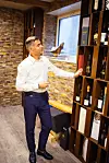 U podrumu se nalazi vinoteka Damira Jurkovića