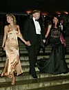 Ivanka, Donald i Melania Trump na njujorškoj MET Gali 2004.