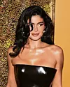 Kylie Jenner je posljednih godina vjerna svojoj prirodnoj, tamnoj boji kose