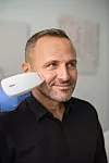 Tretmane koje provodi dr. Nikola Milojević isprobava i na sebi