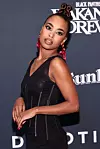 Make-up trenuci godine: Pun pogodak postigla je na Celebration of Black Cinema and Television u Los Angelesu mlada glumica Zaria jednostavnim, ali efektnim potezom - srebrnim sjenilom u kutovima očiju