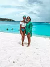 Marjeta Kessler i Nataša Milašinčić na plaži na otoku Saona.