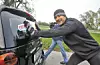 Tri puta je oborio Guinnessov rekord u guranju automobila.