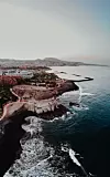 Tenerifi su podijeljeni na dva dijela - jug i sjever. Na sjeveru žive lokalci, dok je jug potpuno podređen turistima