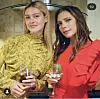 Nicola Peltz i Victoria Beckham.