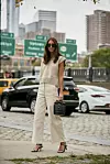 Bijeli model traperica culotte kroja