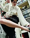košulja plisiranih voluminoznih rukava Mona; vintage hlače Marc Jacobs, Such a Tavan; remen s ukrasnom kopčom RAFA Homme; cipele Lilu Shoes by Danijela Biškup, Identity Store