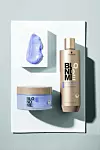 Schwarzkopf Professional BlondMe proizvodi nude vrhunske boje s uvijek odličnim rezultatom, ali i intenzivnu njegu uz koju će kosa biti zdrava i njegovana. Linija nudi personalizirane nijanse koje će u stručnim rukama izvući ono najbolje od kose. Njega u BlondMe liniji temelji se na bonding tehnologiji koja stvara nove veze u strukturi kose te je nježno obavija zaštitnim slojem, dubinski prodire u vlas i čini je snažnijom i zdravijom iznutra, a sjajnijom izvana.