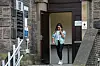 Lilian de Carvalho Monteiro na vratima londonskog zatvora Wandsworth