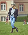 Američka glumica Hailey Bieber 2019. pozirala je za francuski Vogue u odjeći nadahnutoj Dianinim stilom devedesetih