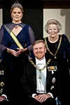 Sadašnji nizozemski kralj Willem- Alexander s mamom, bivšom kraljicom Beatrix i kćeri Amaliom, budućom kraljicom