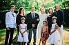Mihovil i Jelena s mladenkinim bratom Dujom i majkom Dubravkom Bokun, mladoženjinim bratom Mateom Španjom, šogoricom Ivom Tokić-Španja, nećakinjama Tonkom i Martom te rođakinjom Mihaelom Radiš.