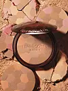 Terracotta Light bronzer obogaćen cvjetnim medom za hidratantni učinak, 409 kn GUERLAIN.